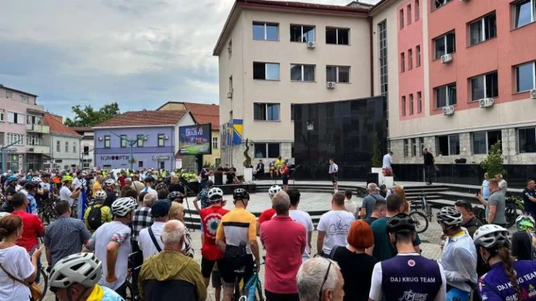 Iz Bihaća krenuo 22. biciklistički maraton u znak sjećanja na žrtve genocida Iz Bihaća krenuo 22. biciklistički maraton u znak sjećanja na žrtve genocida