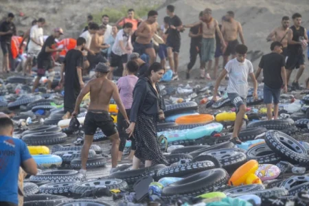 Španija će rasporediti vojsku za red u Seuti nakon što su hiljade ljudi prešle granicu