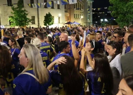 Mostar i večeras uz Zmajeve Mostar i večeras uz Zmajeve