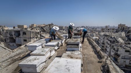 Rat mu je uništio više od 400 košnica, ali nije ugasio nadu: Palestinski pčelar ponovo gradi život u Gazi