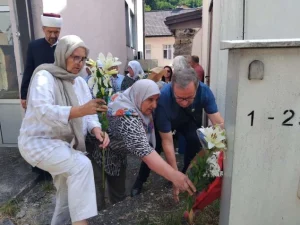 Porodice žrtava genocida u Srebrenici obilaze stratišta: Negiranje genocida je dodatna bol