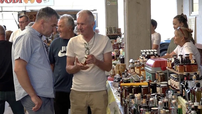 Dani maline i meda u Žepču okupili više od stotinu izlagača Dani maline i meda u Žepču okupili više od stotinu izlagača