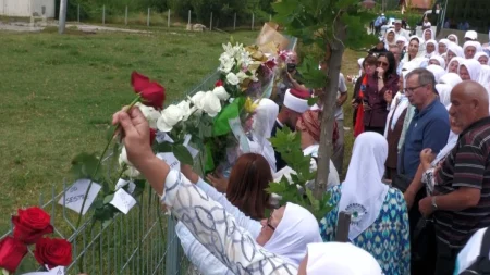 Porodice žrtava genocida obišle stratišta u Podrinju i odale počast