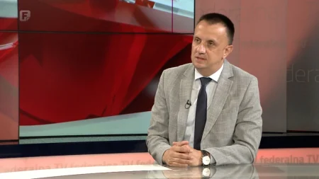 Radnici strahuju za posao, Lakić poručuje: Borba za Željezaru nije završena Radnici strahuju za posao, Lakić poručuje: Borba za Željezaru nije završena