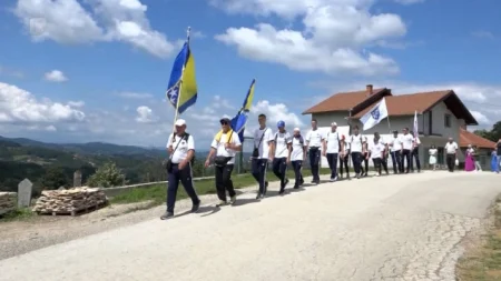 Marš mira za Srebrenicu iz Trepča: Najmlađi učesnik ima 12 godina Marš mira za Srebrenicu iz Trepča: Najmlađi učesnik ima 12 godina
