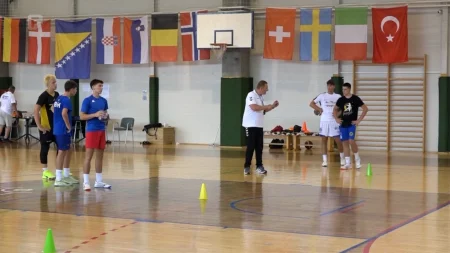 Vlašić okupio mlade rukometaše: Kamp Jasmina Mrkonje već 15 godina gradi nove generacije Vlašić okupio mlade rukometaše: Kamp Jasmina Mrkonje već 15 godina gradi nove generacije