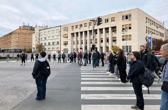 Studenti i građani Niša obilježili 20 mjeseci od pada nadstrešnice u Novom Sadu Studenti i građani Niša obilježili 20 mjeseci od pada nadstrešnice u Novom Sadu