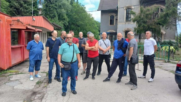 Bez penzija i zdravstvenog osiguranja: Bivši rudari RMU Zenica protestovali zbog neuplaćenih doprinosa Bez penzija i zdravstvenog osiguranja: Bivši rudari RMU Zenica protestovali zbog neuplaćenih doprinosa