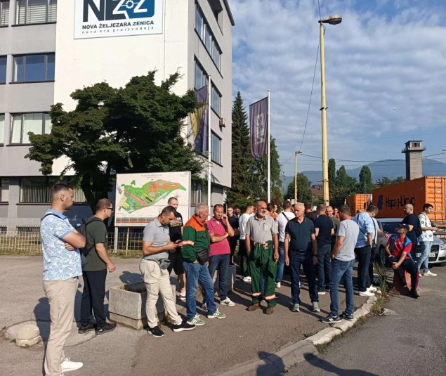 Zbog kašnjenja plaće i neizvjesne sudbine radnici Toplane Zenica izašli na protest