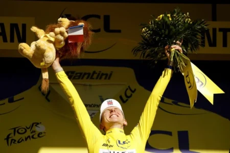 Pogačar pobijedio u 10. etapi i uvećao prednost na Tour de France
