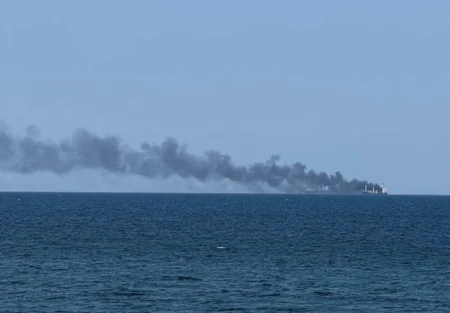 Sumnja se na napad na brod koji se zapalio u Rumuniji na putu prema Ukrajini, mornar poginuo