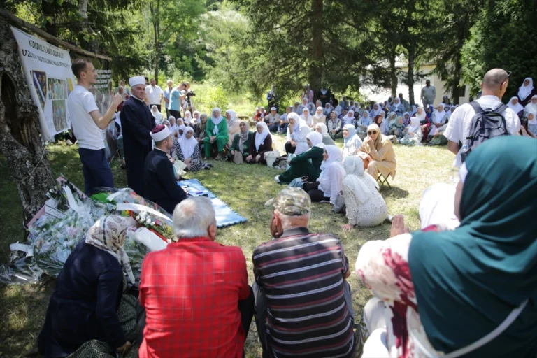 U Trnovu obilježena 31. godišnjica strijeljanja šestorice Srebreničana