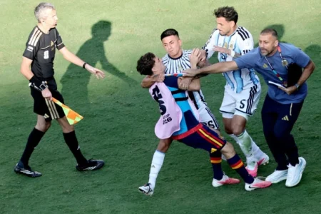 FIFA pokrenula istragu zbog incidenata argentinskih igrača nakon finala Svjetskog prvenstva FIFA pokrenula istragu zbog incidenata argentinskih igrača nakon finala Svjetskog prvenstva