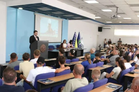 Uručeno 227 stipendija uspješnim učenicima i studentima u TK za sportska postignuća Uručeno 227 stipendija uspješnim učenicima i studentima u TK za sportska postignuća