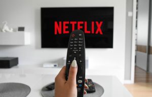 Netflixov model gledanja cijelih sezona slabi, YouTube postaje sve veći konkurent