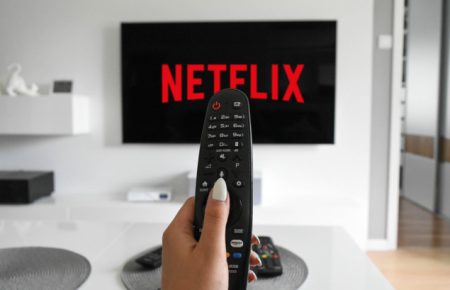 Netflixov model gledanja cijelih sezona slabi, YouTube postaje sve veći konkurent Netflixov model gledanja cijelih sezona slabi, YouTube postaje sve veći konkurent