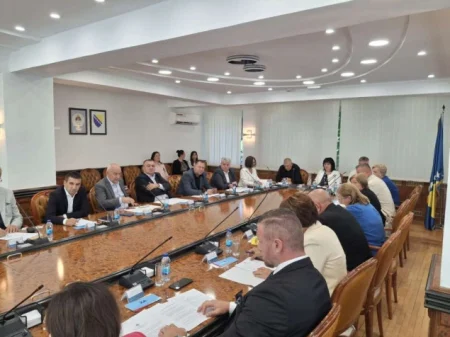 Veto Kluba Bošnjaka ide na Ustavni sud RS, Tabaković najavio i apelaciju Ustavnom sudu BiH Veto Kluba Bošnjaka ide na Ustavni sud RS, Tabaković najavio i apelaciju Ustavnom sudu BiH