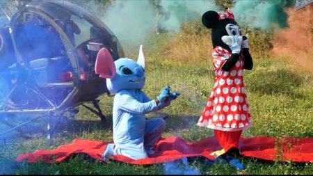 Stitch stigao helikopterom u Vitez i priredio bajku za najmlađe Stitch stigao helikopterom u Vitez i priredio bajku za najmlađe