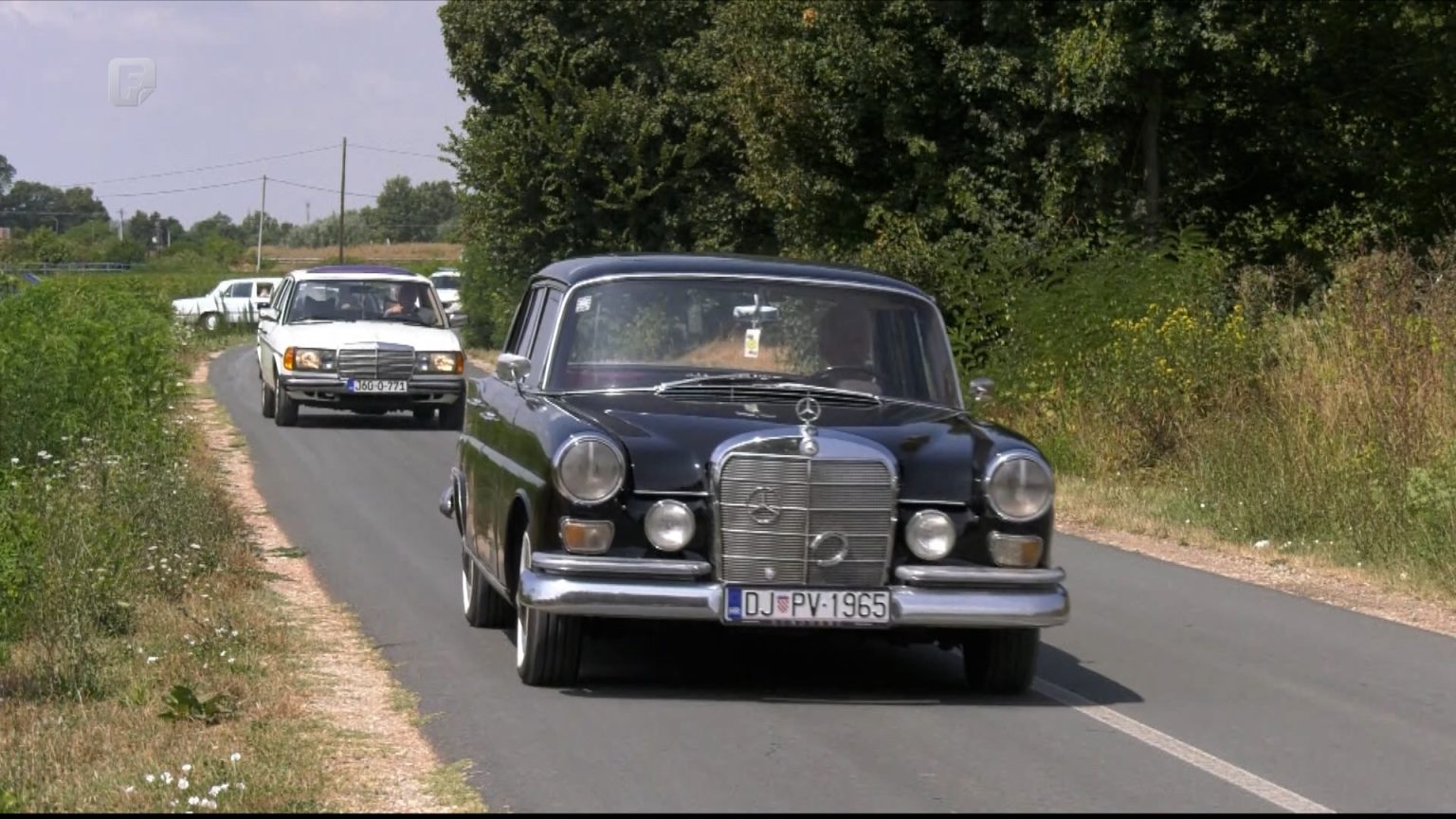 Oldtimeri u Orašju: Spoj nostalgije, elegancije i ljubavi prema automobilima