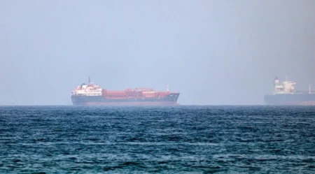 Iran i Oman postigli preliminarni dogovor o tranzitu kroz Hormuški moreuz, kaže iranski zvaničnik Iran i Oman postigli preliminarni dogovor o tranzitu kroz Hormuški moreuz, kaže iranski zvaničnik