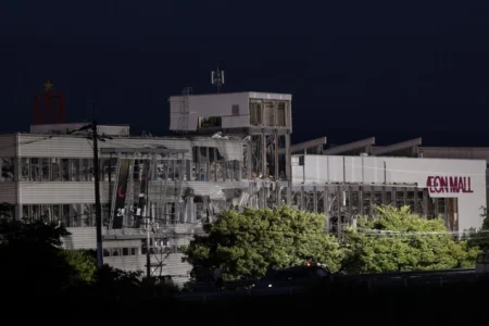 Japan završio operaciju spasavanja u tržnom centru koji se srušio zbog zemljotresa Japan završio operaciju spasavanja u tržnom centru koji se srušio zbog zemljotresa