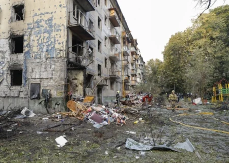 Ukrajina osudila napad dronom na civila u Hersonu, tvrdi da je riječ o lovu na stanovnike