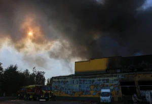 Najmanje 15 poginulih u ruskim napadima na Kijev; među povrijeđenima i vozač hitne pomoći