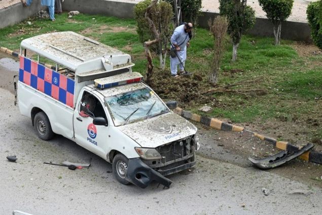 U samoubilačkom napadu u sjeverozapadnom Pakistanu poginulo 14 osoba, više osoba povrijeđeno U samoubilačkom napadu u sjeverozapadnom Pakistanu poginulo 14 osoba, više osoba povrijeđeno