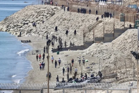 Haos na granici prerastao u neizvjesnost: Hiljade Marokanaca zaglavljene na ulicama španske enklave Ceuta
