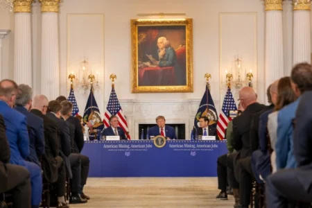 Samo djelimično pregovaramo: Trump računa na ekonomski pritisak kako bi Iran otvorio Hormuški moreuz