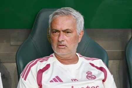 Mourinho otkrio da je 2013. pristao naslijediti Fergusona u Manchester Unitedu, pa promijenio odluku Mourinho otkrio da je 2013. pristao naslijediti Fergusona u Manchester Unitedu, pa promijenio odluku