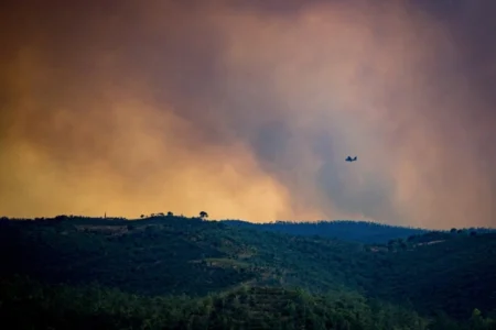 Dolazak turista zbog pomračenja Sunca povećava strah od razornih požara u Španiji