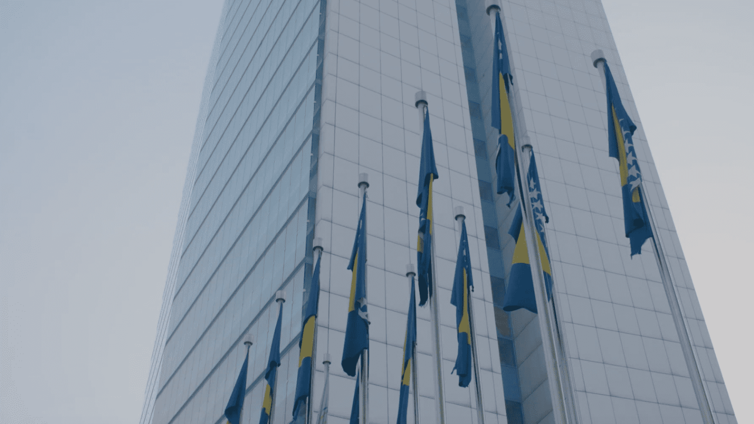Od chatbota u BiH do albanske AI ministrice: Ko odgovara za umjetnu inteligenciju u institucijama?