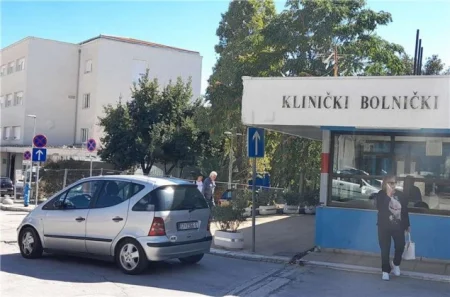 Teško ozlijeđeni u požaru kod Omiša i dalje životno ugroženi, u pripremi novi operativni zahvati Teško ozlijeđeni u požaru kod Omiša i dalje životno ugroženi, u pripremi novi operativni zahvati