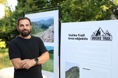 Izložba fotografija Denisa Ruvića otvorena u Sarajevu, desetogodišnjica Vučko Traila