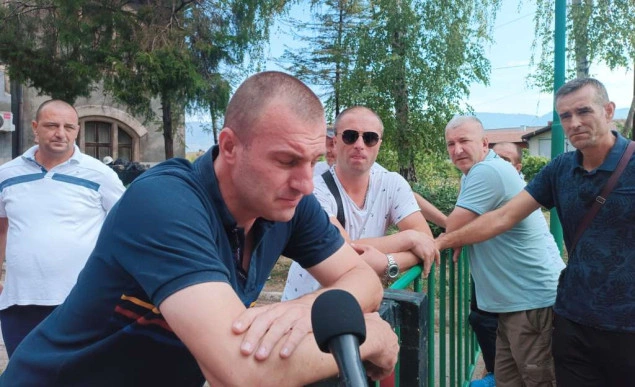 Rudari Milanovića ubijedili da ode kući, Memčić se već ponovo vratio u jamu Raspotočje Rudari Milanovića ubijedili da ode kući, Memčić se već ponovo vratio u jamu Raspotočje