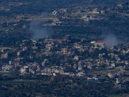 Izrael nastavio granatiranje juga Libana uprkos pregovorima: Oštećene kuće kod Tyrea