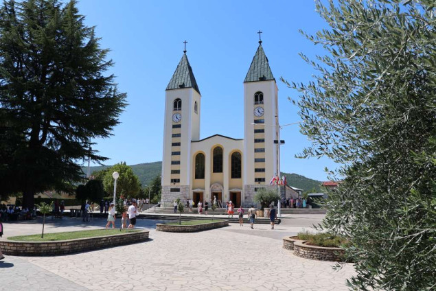 Deseci hiljada mladih iz cijelog svijeta stigli u Međugorje na 37. Mladifest Deseci hiljada mladih iz cijelog svijeta stigli u Međugorje na 37. Mladifest