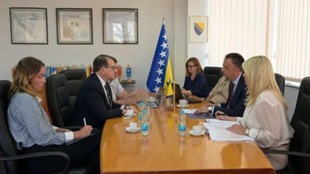 Lakić i Binnall o Južnoj interkonekciji: Ugovor treba osigurati stabilno snabdijevanje gasom Lakić i Binnall o Južnoj interkonekciji: Ugovor treba osigurati stabilno snabdijevanje gasom