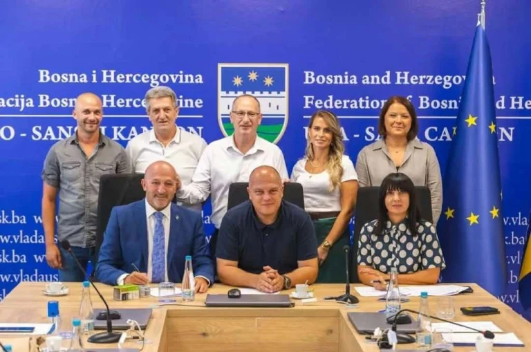 Vlada USK povećala osnovicu za obračun plata budžetskim korisnicima na 450 KM