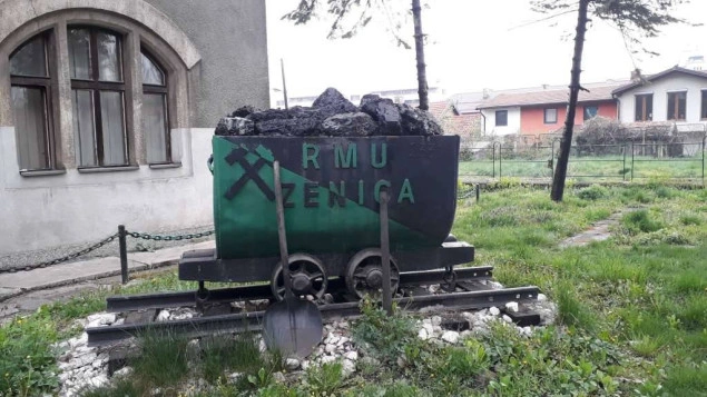 Ovjera knjižica nije odobrovoljila zeničke rudare u jami Raspotočje, 11 ih protestira Ovjera knjižica nije odobrovoljila zeničke rudare u jami Raspotočje, 11 ih protestira
