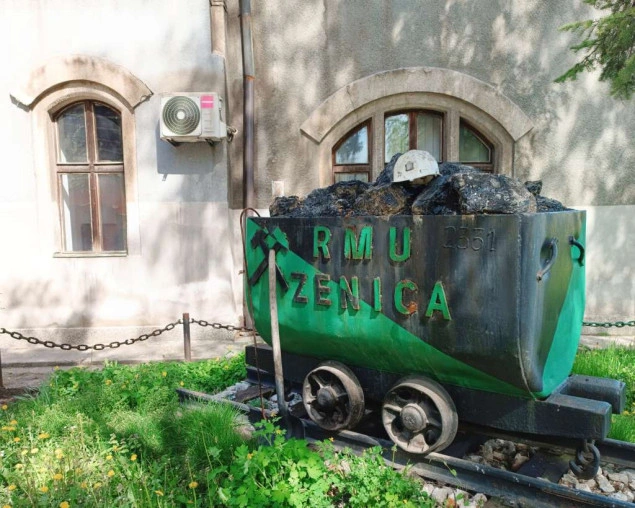 Zenički rudari još u jami, zdravstveno stanje 11 rudara dobro Zenički rudari još u jami, zdravstveno stanje 11 rudara dobro