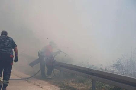 Požar kod Konjica lokaliziran, vatrogasci i dalje na terenu Požar kod Konjica lokaliziran, vatrogasci i dalje na terenu
