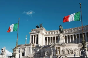 Italijanska policija razbila mrežu za krijumčarenje migranata između Alžira, Italije i Francuske