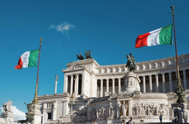 Italijanska policija razbila mrežu za krijumčarenje migranata između Alžira, Italije i Francuske Italijanska policija razbila mrežu za krijumčarenje migranata između Alžira, Italije i Francuske