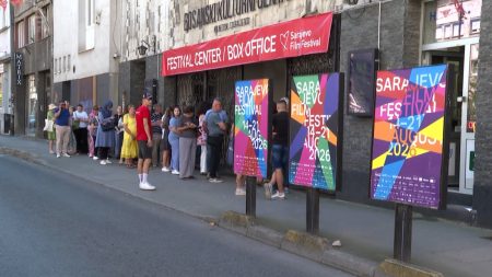 Ususret Sarajevo film festivalu: Redovi za kartu, očekivanja velika Ususret Sarajevo film festivalu: Redovi za kartu, očekivanja velika