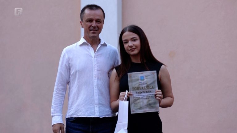 Najbolji učenici nagrađeni na završnici Livanjskog kulturnog ljeta Najbolji učenici nagrađeni na završnici Livanjskog kulturnog ljeta