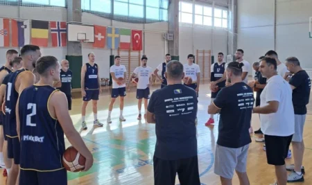 Zmajevi počeli pripreme: Garza, Castaneda i Alibegović stižu naknadno Zmajevi počeli pripreme: Garza, Castaneda i Alibegović stižu naknadno