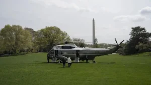Američka agencija za avijaciju kaže da je preliminarni pregled otkrio kratak gubitak razdvajanja koji uključuje Marine One, komercijalni let