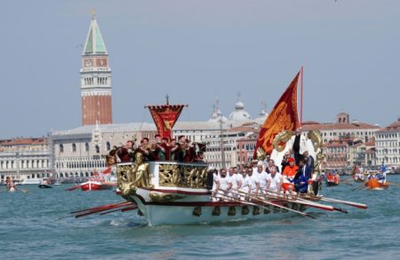 Venecija razmatra povećanje turističke takse na 30 eura